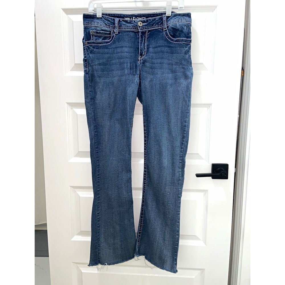 Wallflower Women's Feisty Curve Low Rise Boot Cut Jeans Sz 11R